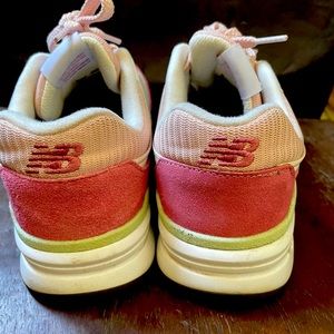 New Balance Kids Size 6.5 W/Women’s 8. Gently Used, with Box.